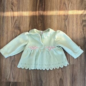 Charming Kids Blouse in Light Green with Pink Details